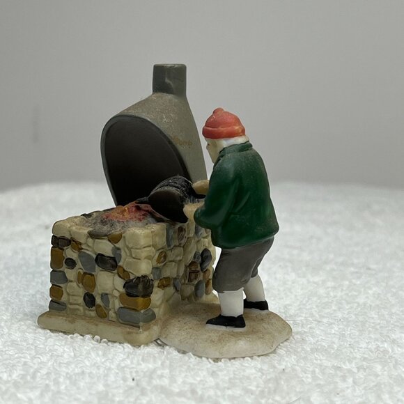 Dept 56 Blacksmith - New England Village Loose Figurine from 1987 - Picture 4 of 8